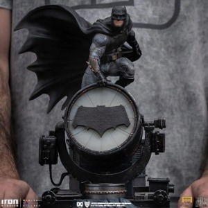 [23년 2분기]아이언스튜디오 1/10 배트맨 온 배트 시그널 디럭스 아트스케일 Iron Studios Batman on Bat Signal Deluxe Art Scale 1/10 ◈쇼트없이 안전하게 입고◈뽁뽁이 안전포장 발송◈